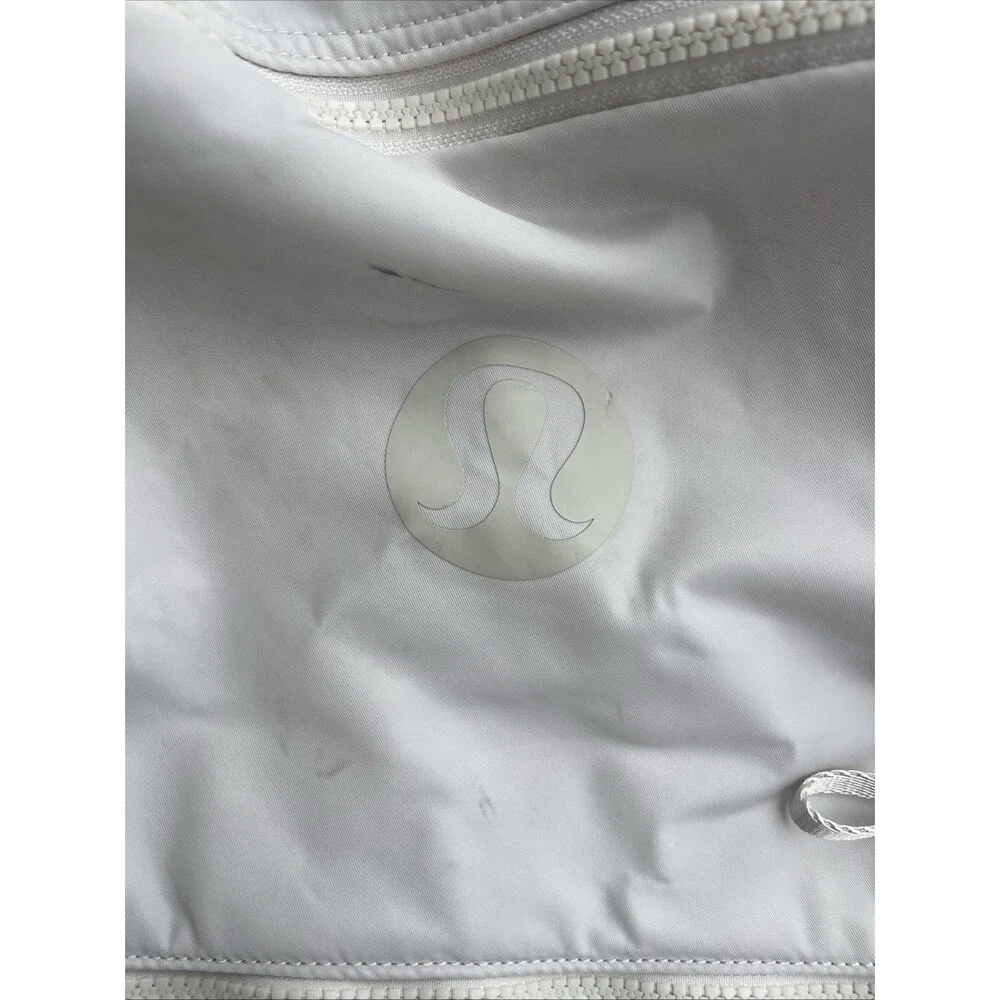 LULULEMON Fast Track Bag 2.0 10L Convertible Crossbody Backpack White Colored